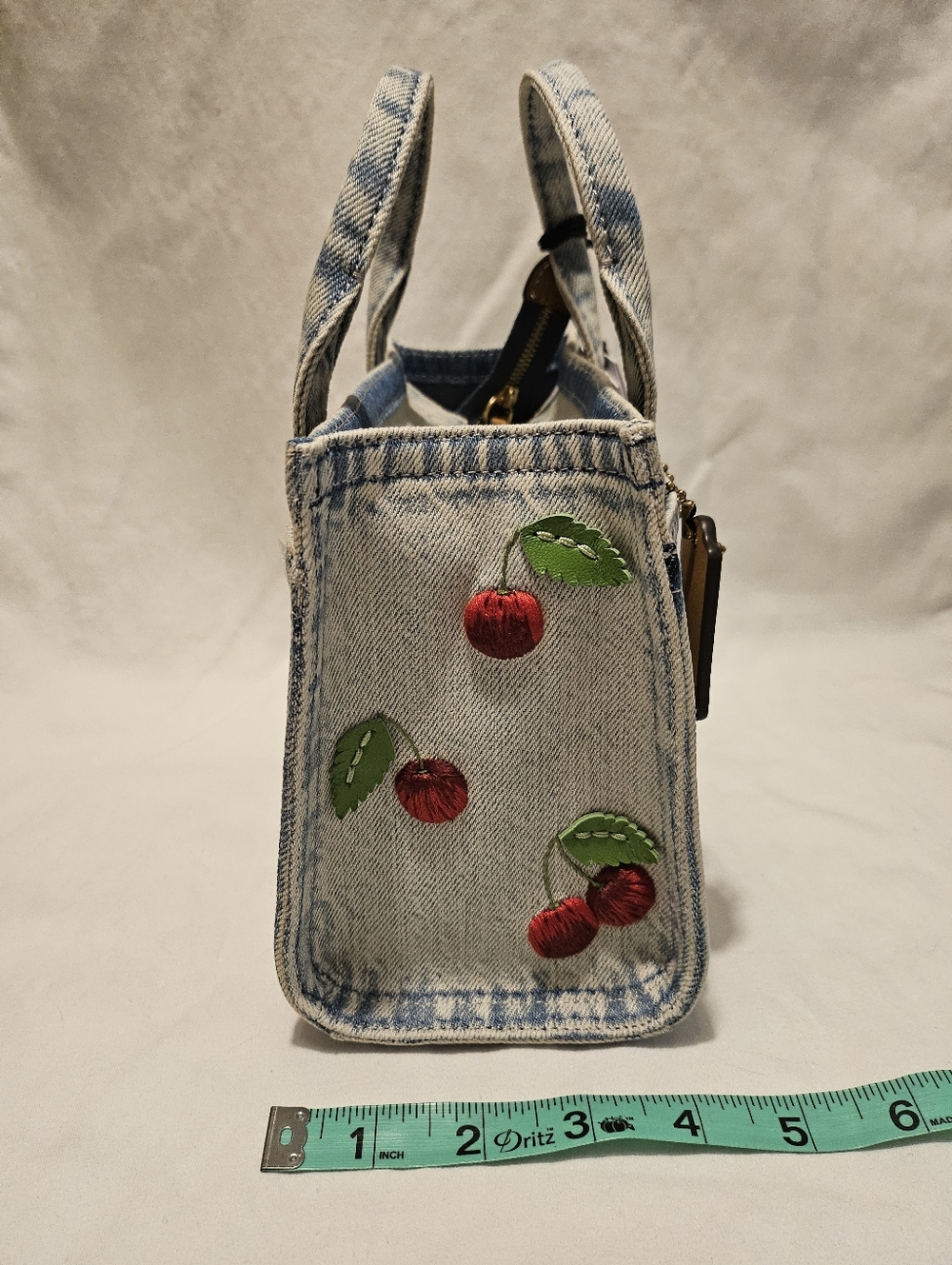 *NWT* COACH Cherry Denim Cargo Tote Bag 20 with Crossbody Strap - Picture 3 of 4